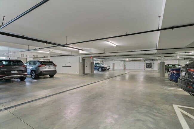 Building Photo - 65 Pointe Pl
