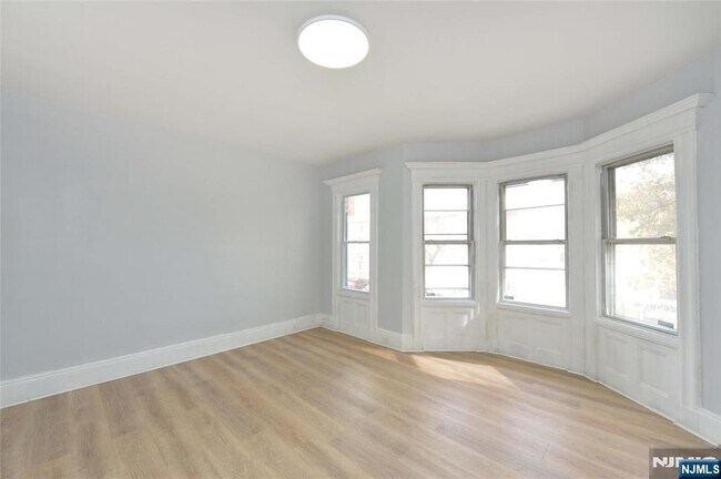 Building Photo - 124 Tuers Ave