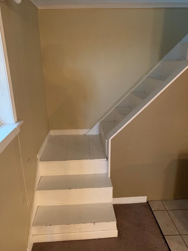 Building Photo - 2 Bed / 1 Bath House in Quiet West Salem Hills!!!