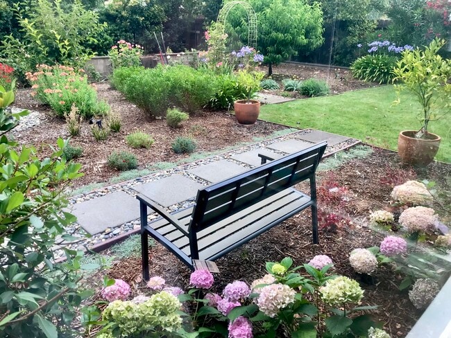 Building Photo - 3860 Linda Vista Ave