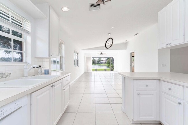 Building Photo - 8270 Eleuthera Ln