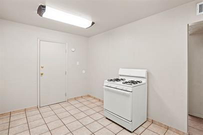 Building Photo - 4908 Royal Dr