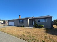 Building Photo - 3BD/2BA newly remodeled Kenwood Dr. Fortun...