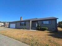 Building Photo - Price Reduction! Pet friendly! 3BD/2BA new...