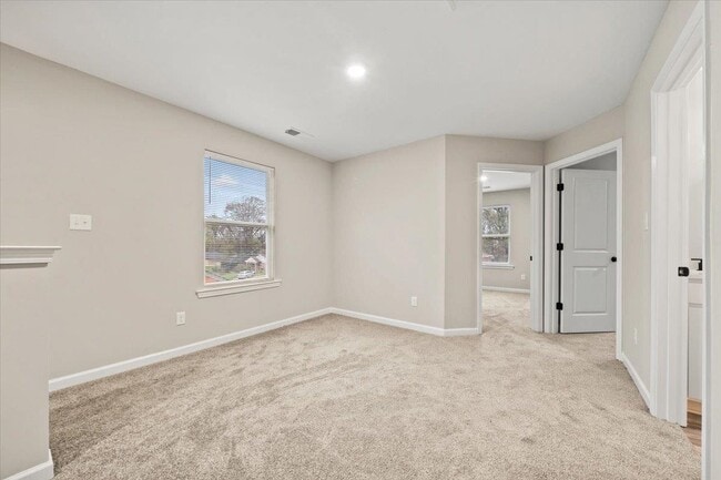 Building Photo - 2845 Yale Ave