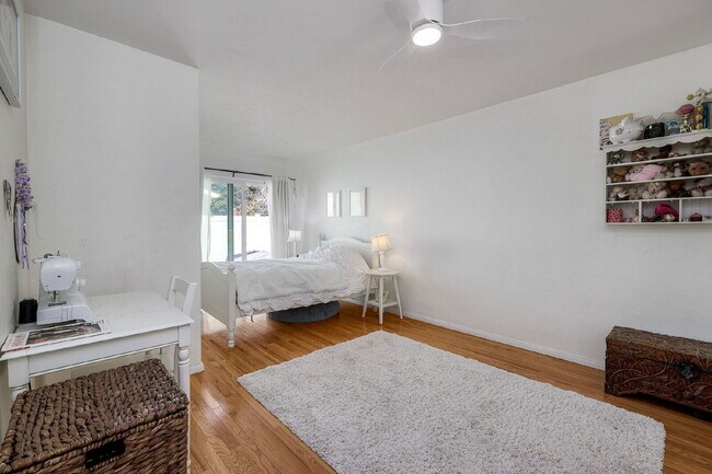 Building Photo - "Charming Coastal Retreat: 3-Bedroom Sanctuary on Agate Street, San Diego"