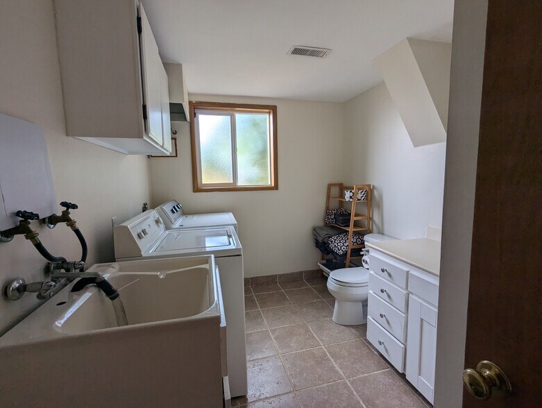 Building Photo - 12645 NE Fremont St