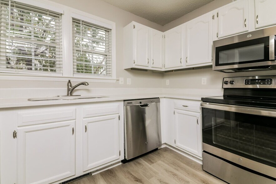 Building Photo - 4408 Windsock Ln