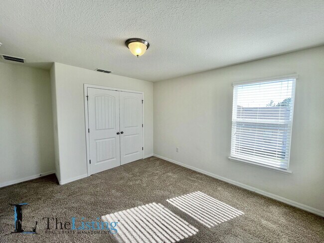 Building Photo - 1924 Siesta Falls Ct