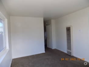 Building Photo - 2907 Calvin Ave