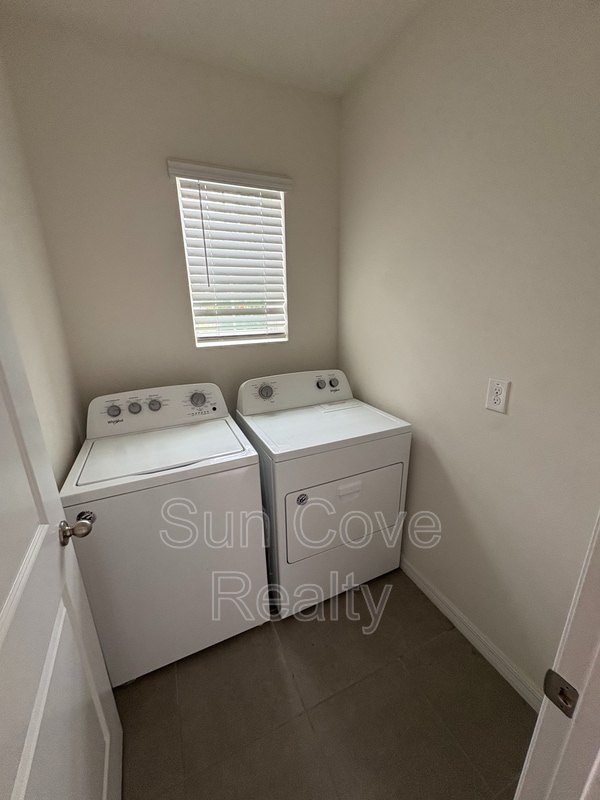 Building Photo - 3180 Suncoast Plains Dr