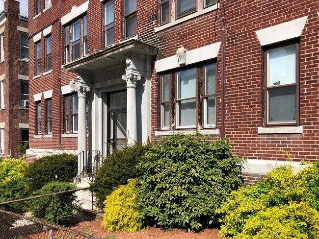 Building Photo - 47 Park Vale Ave