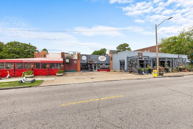 Building Photo - Where Vintage Vibes Meet Modern Mojo—Rent This Rare Historic 4BR/2BA Duplex in Norfolk’s Park Place