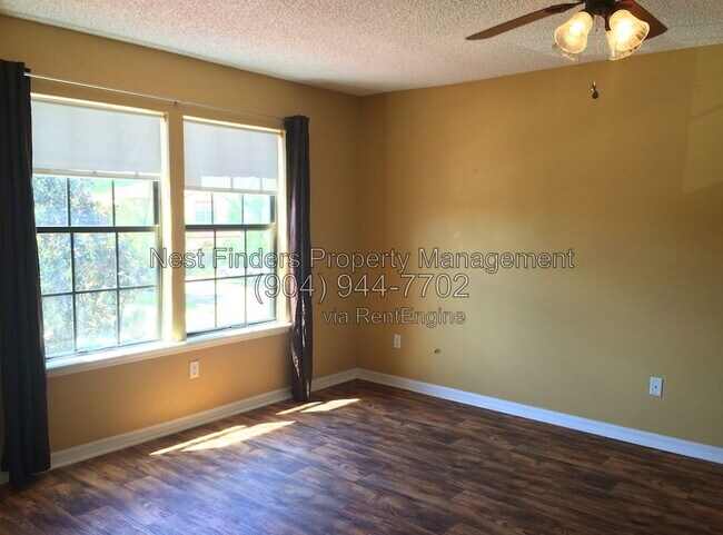 Building Photo - 336 Redwood Ln