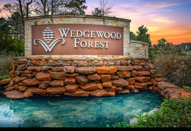 Building Photo - 748 Wedgewood Pk