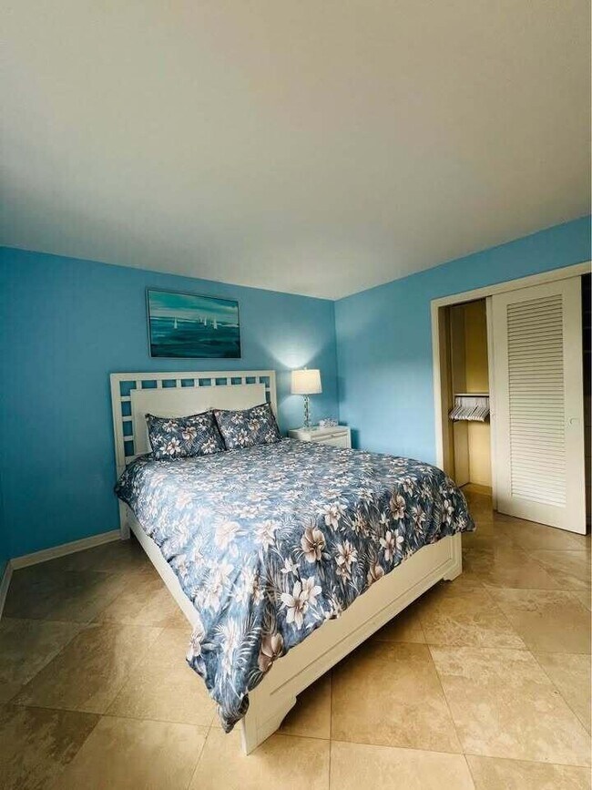 Building Photo - 7834 Edgewater Dr