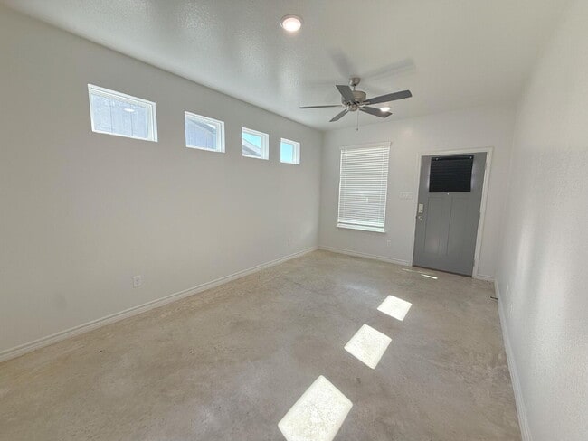 Building Photo - 207 Riptide Dr