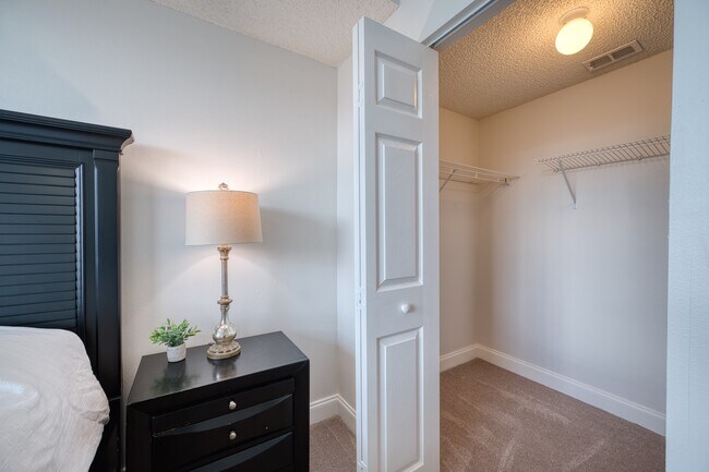 Building Photo - 5551 Bentgrass Dr