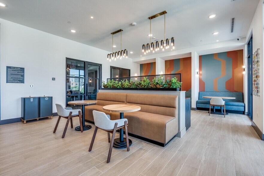 Building Photo - 650 E Sycamore St