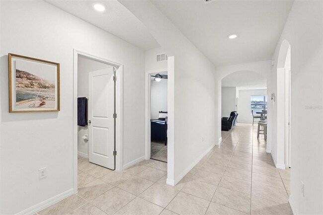 Building Photo - 15825 Mauvewood Ave