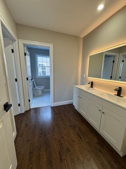 Building Photo - 279 Harriet St