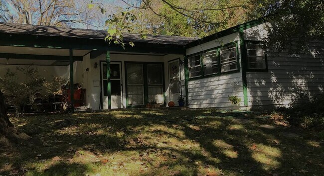 Building Photo - 11 Davie Cir