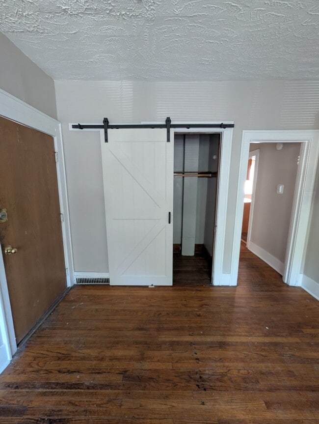 Building Photo - 2202 1 Bed 1 Bath
