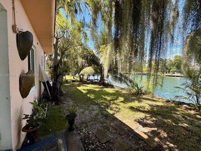 Building Photo - 1785 Calais Dr