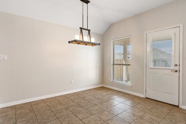Building Photo - 119 Country Crossing Cir