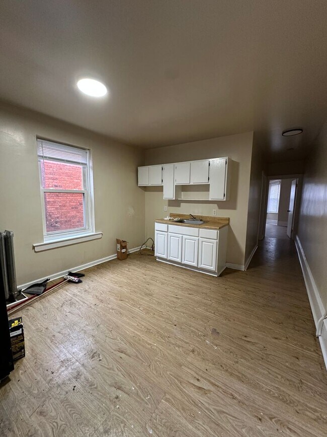 Building Photo - 1306 W Hunting Park Ave