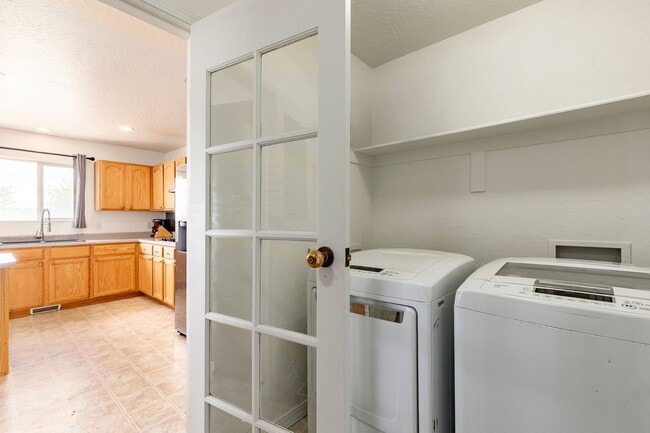 Building Photo - 4 Bed, 2.5 Bath Home in Trailside’s Sun Meadow Neighborhood
