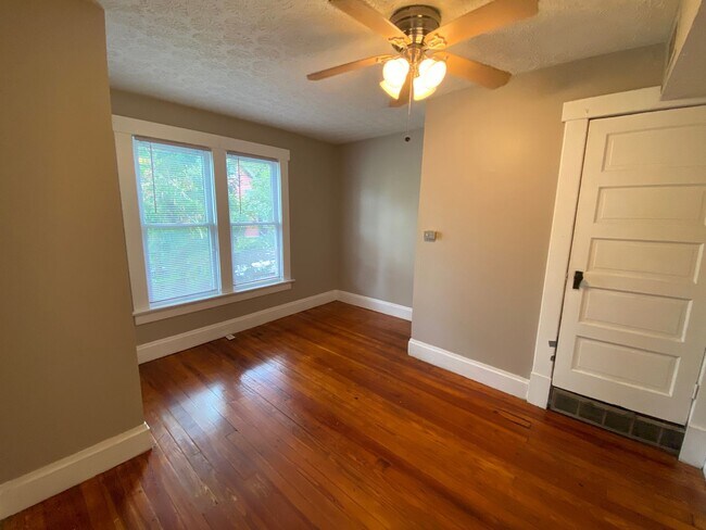 Building Photo - 171 E Northwood Ave
