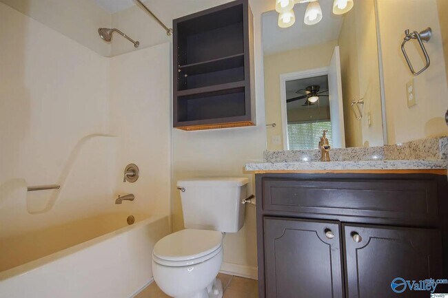 Building Photo - 102 Vistawood Ct