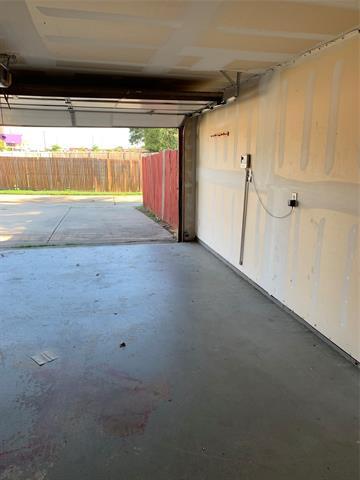 Building Photo - 904 Valleybrook Dr