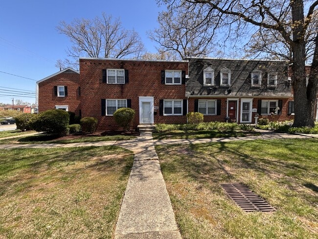 Building Photo - 2575 Iverson St