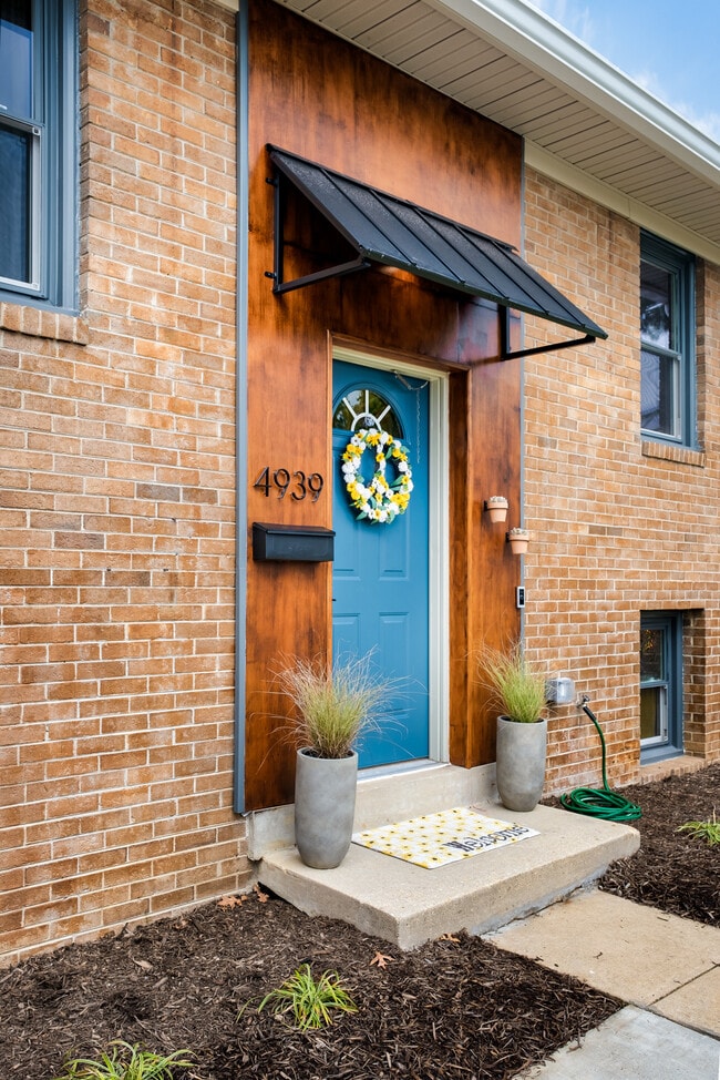 Building Photo - 4939 17th Rd N