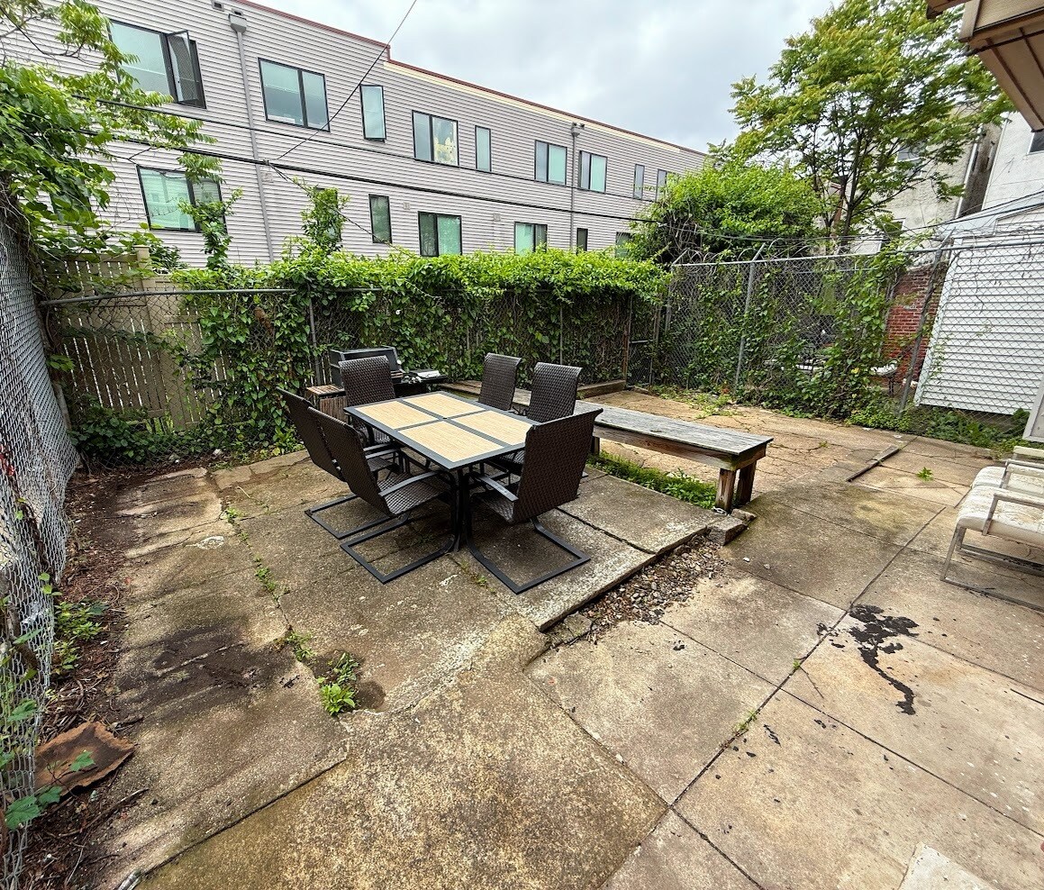 Patio Furniture & Grill Included - 2148 N Carlisle St