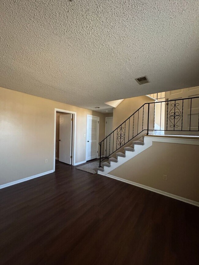 Building Photo - Comfort & Convenience in Shawnee – 3BR Duplex Coming Soon!