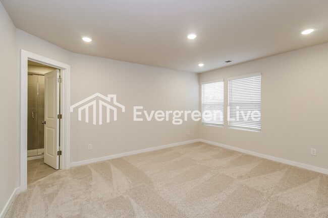 Building Photo - 2433 Appalachian Trl Dr