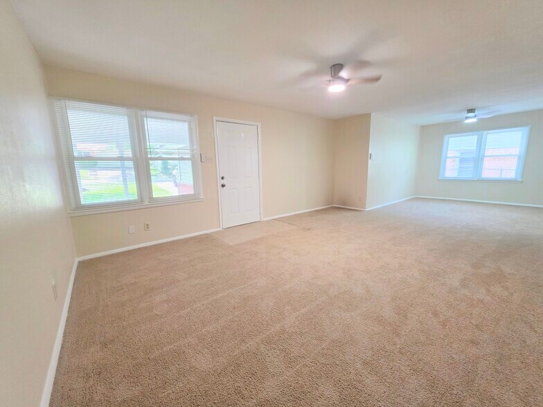 Building Photo - 4014 Sun Valley Dr