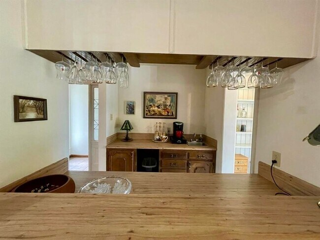 Building Photo - Spacious 3BR/2.5BA Retreat in Briarwood Estates – 3,000 Sq Ft, Updated & Full of Character!