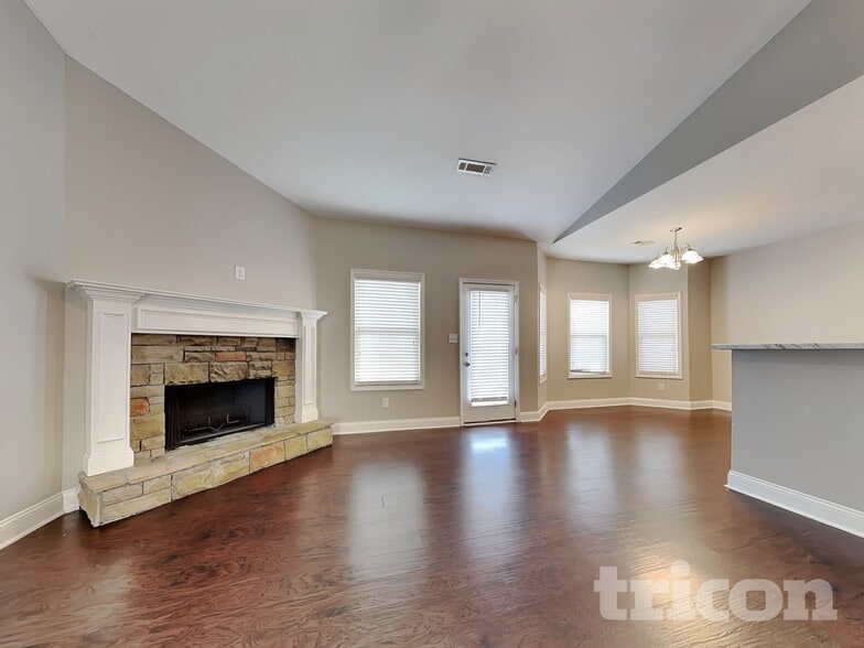 Building Photo - 249 White Creek Dr