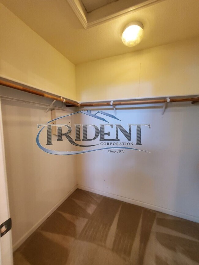 Building Photo - 3 bedroom bath near schools and parks