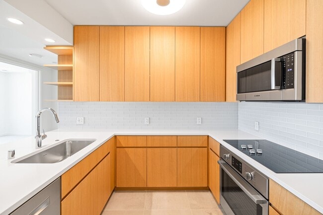 Building Photo - 2323