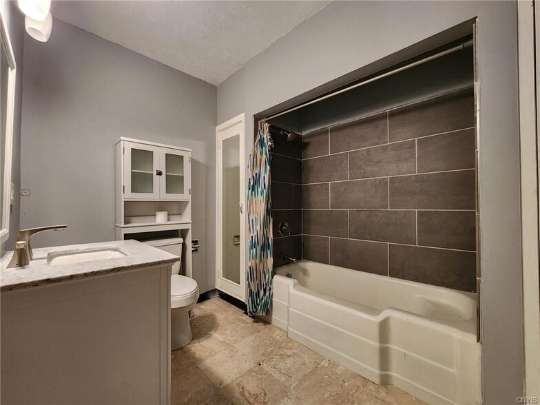 Building Photo - 218 S Pleasant St