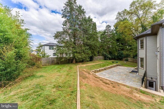 Building Photo - 829 Golden Arrow St