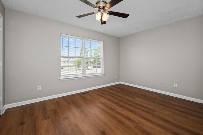 Building Photo - 2320 Willowbrook Dr