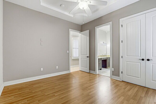 Building Photo - 724 Scott Ln