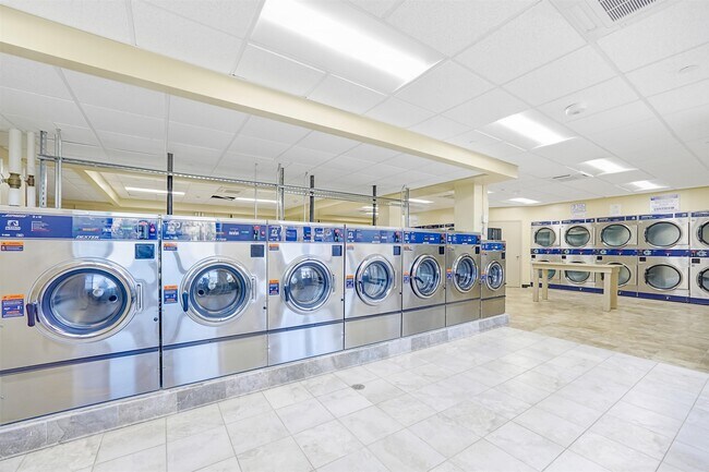 Building Photo - 520 Belleville Ave