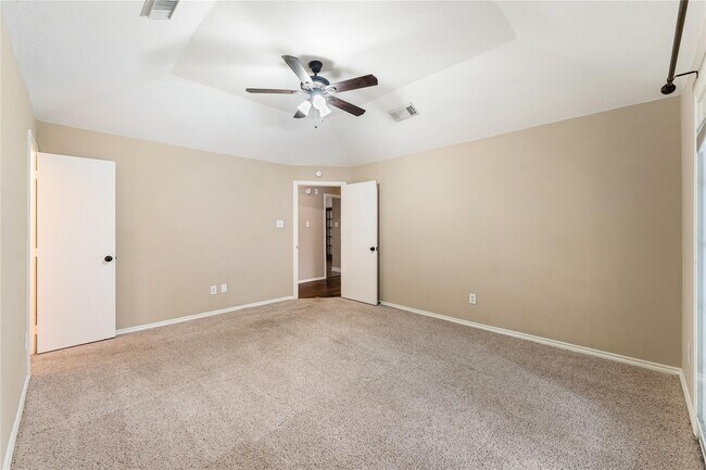Building Photo - 5622 Village Park Dr